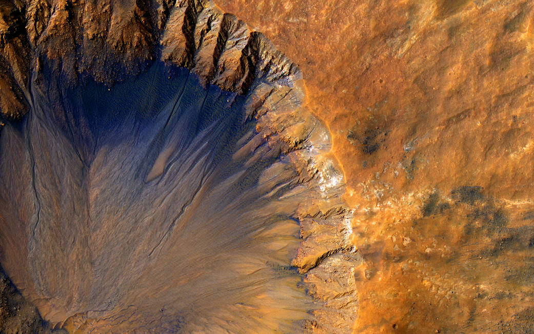 Cratera na região Sirenum Fossae em Marte